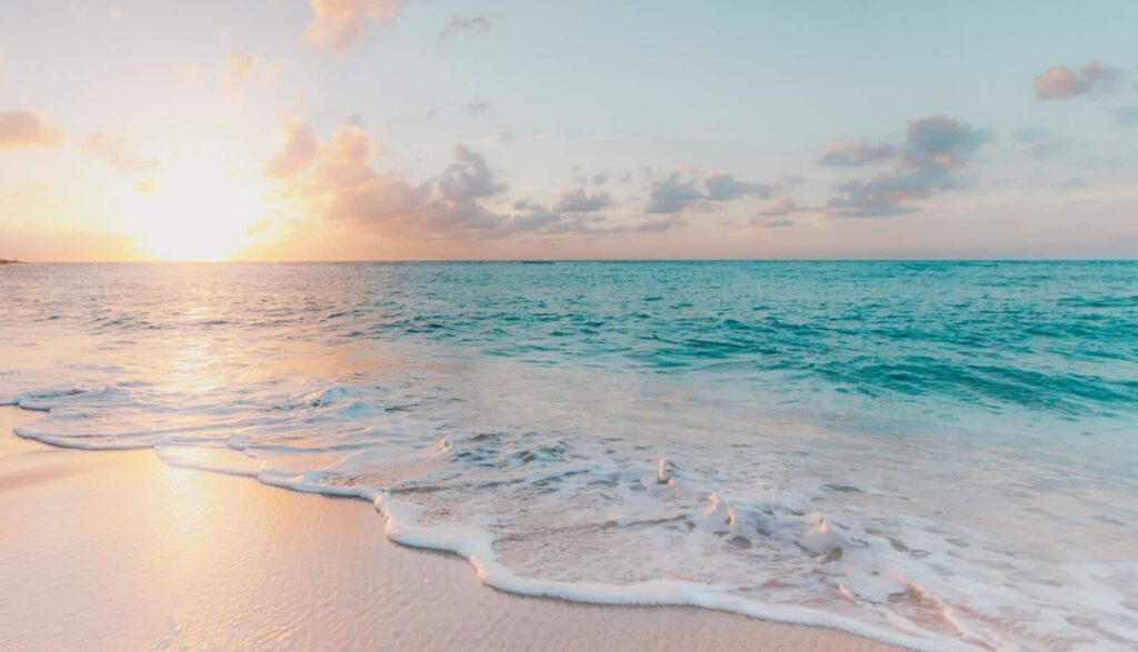 Headerbild Strand Sonnenuntergang Meer Webdesignerin Website mit WordPress Website Reise